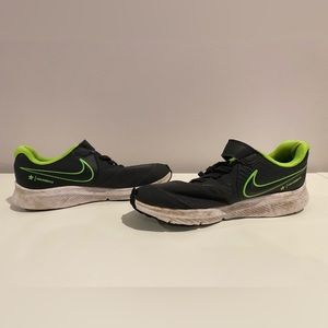 Boys Nike shoes size 1.5youth.